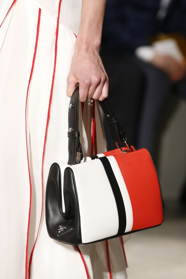 Detale na pokazie Prada SS 2016 na Milan Fashion Week, fot. indigital images_A2X0838