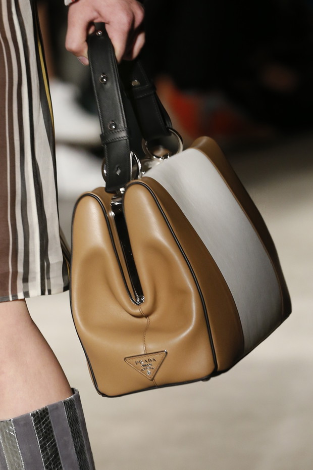 Detale na pokazie Prada SS 2016 na Milan Fashion Week, fot. indigital images_A2X0914