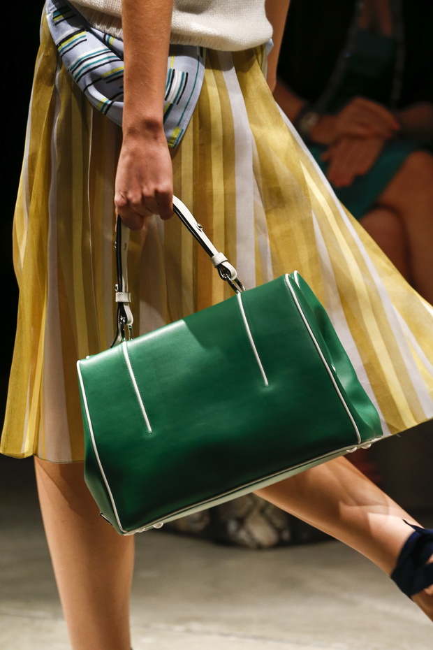 Detale na pokazie Prada SS 2016 na Milan Fashion Week, fot. indigital images_A2X0997