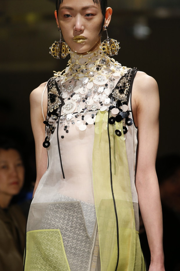 Detale na pokazie Prada SS 2016 na Milan Fashion Week, fot. indigital images_A2X1035