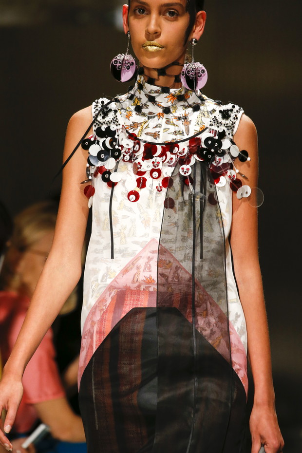 Detale na pokazie Prada SS 2016 na Milan Fashion Week, fot. indigital images_A2X1133