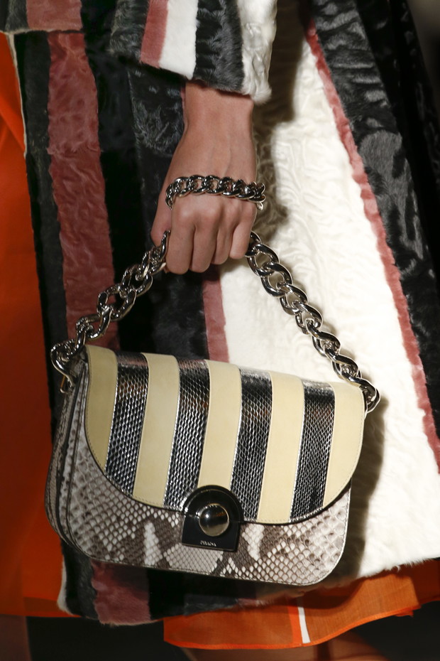 Detale na pokazie Prada SS 2016 na Milan Fashion Week, fot. indigital images_A2X1186