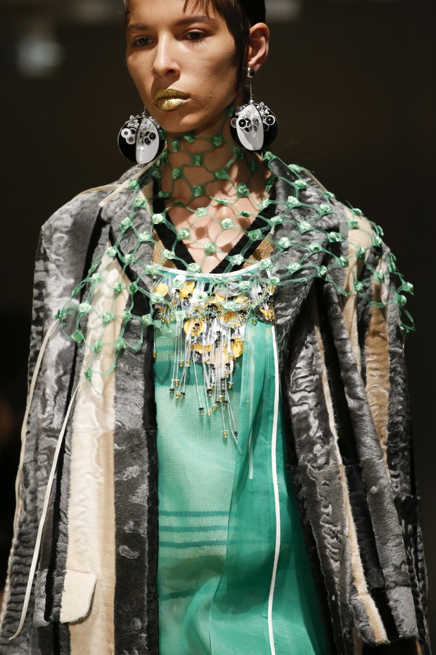 Detale na pokazie Prada SS 2016 na Milan Fashion Week, fot. indigital images_A2X1194