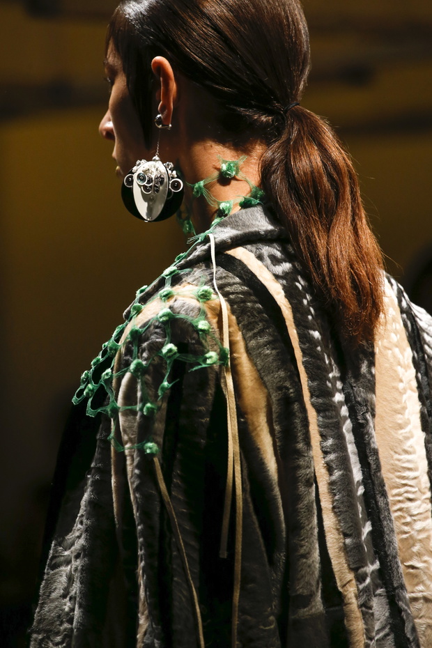 Detale na pokazie Prada SS 2016 na Milan Fashion Week, fot. indigital images_A2X1218