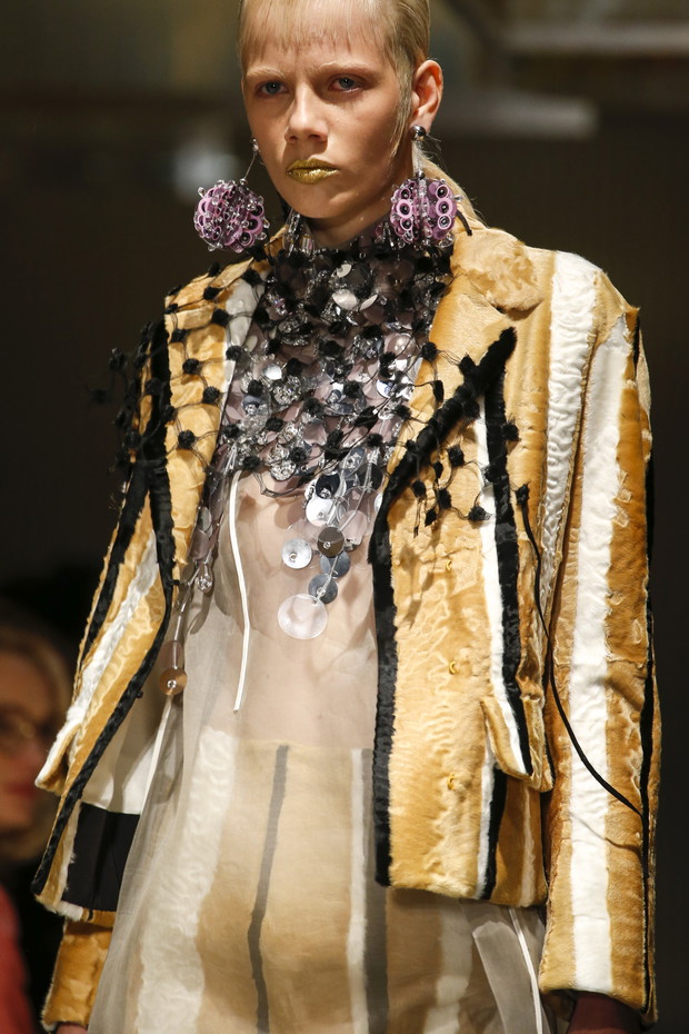 Detale na pokazie Prada SS 2016 na Milan Fashion Week, fot. indigital images_A2X1226