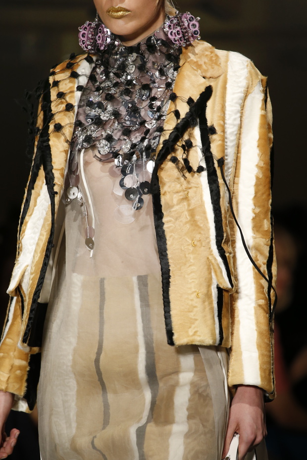 Detale na pokazie Prada SS 2016 na Milan Fashion Week, fot. indigital images_A2X1233