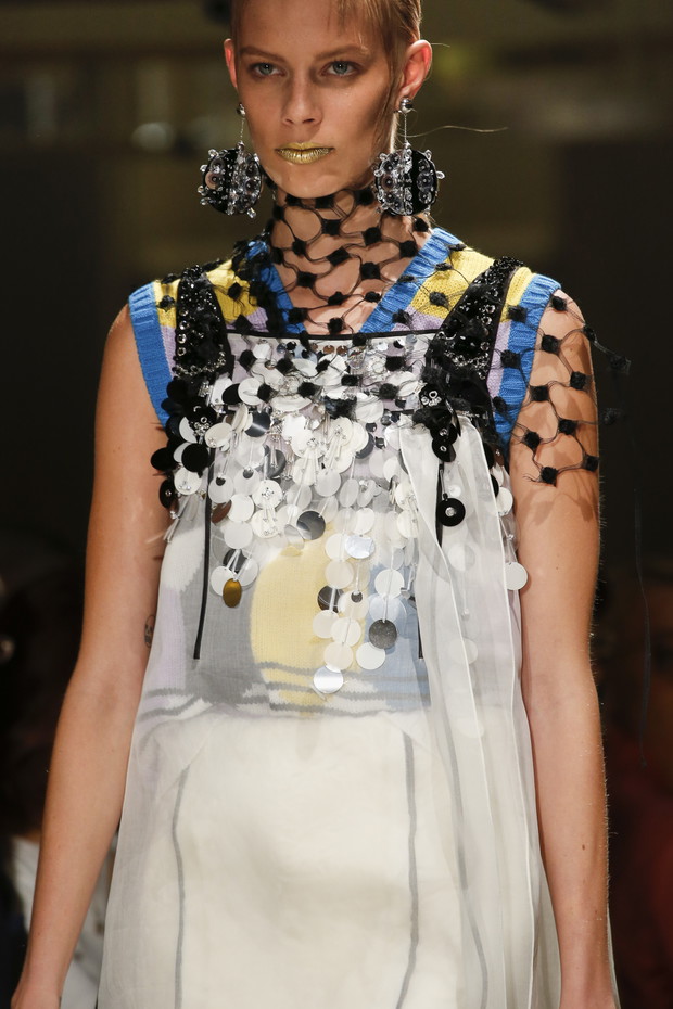 Detale na pokazie Prada SS 2016 na Milan Fashion Week, fot. indigital images_A2X1259