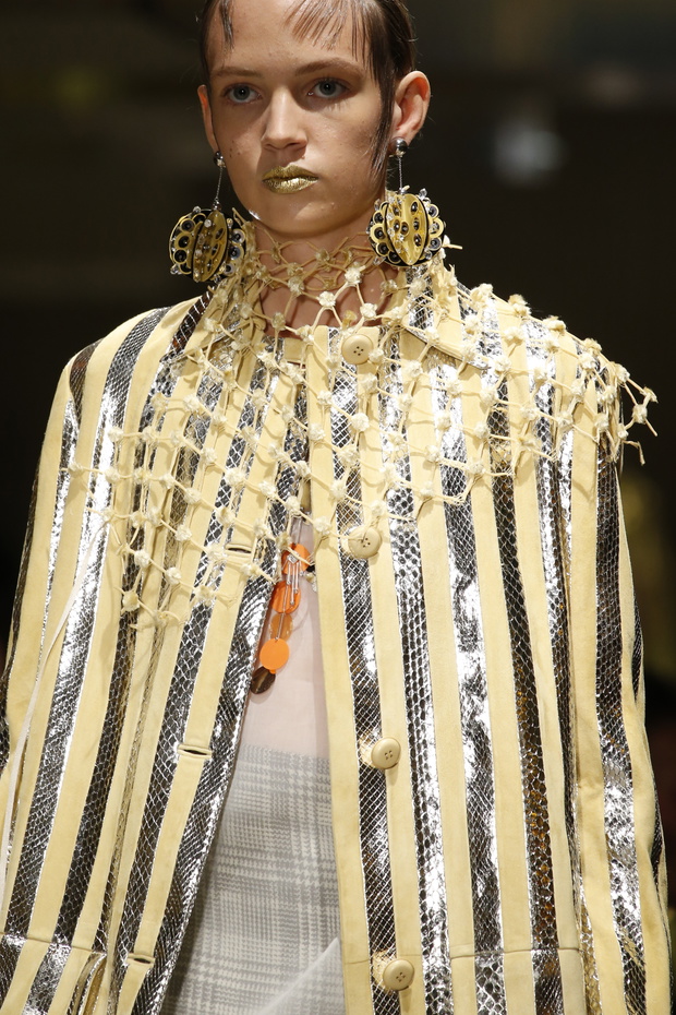 Detale na pokazie Prada SS 2016 na Milan Fashion Week, fot. indigital images_A2X1290
