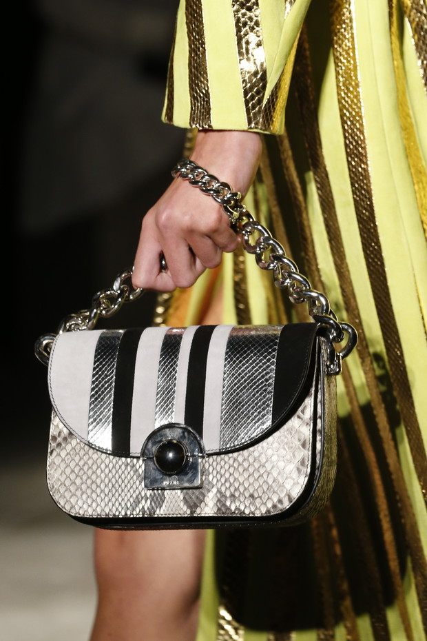 Detale na pokazie Prada SS 2016 na Milan Fashion Week, fot. indigital images_A2X1336