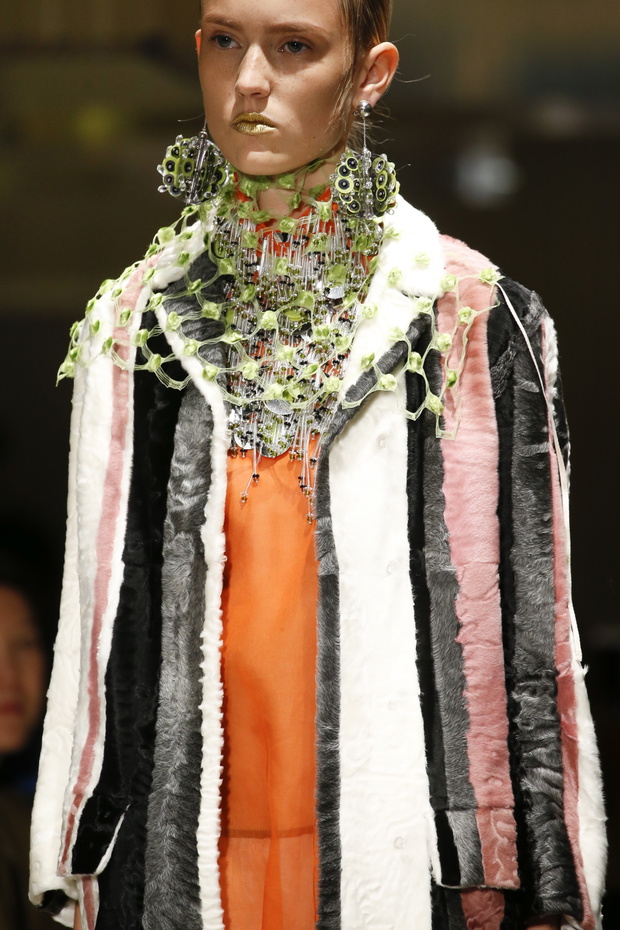 Detale na pokazie Prada SS 2016 na Milan Fashion Week, fot. indigital imagesDetale na pokazie Prada SS 2016 na Milan Fashion Week, fot. indigital images_A2X1167