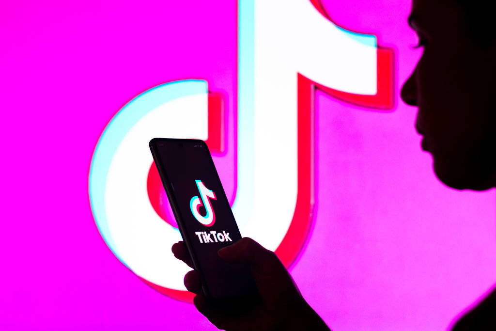 TikTok wprowadza kolejne zmiany. Transmisje na żywo tylko dla pełnoletnich użytkowników