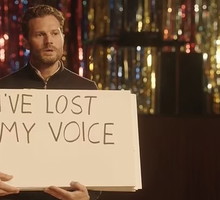 Jamie Dornan w parodii Eurowizji