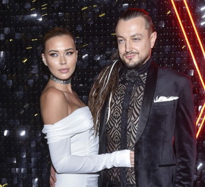 Sandra Kubicka i Aleksander Milwiw-Baron
