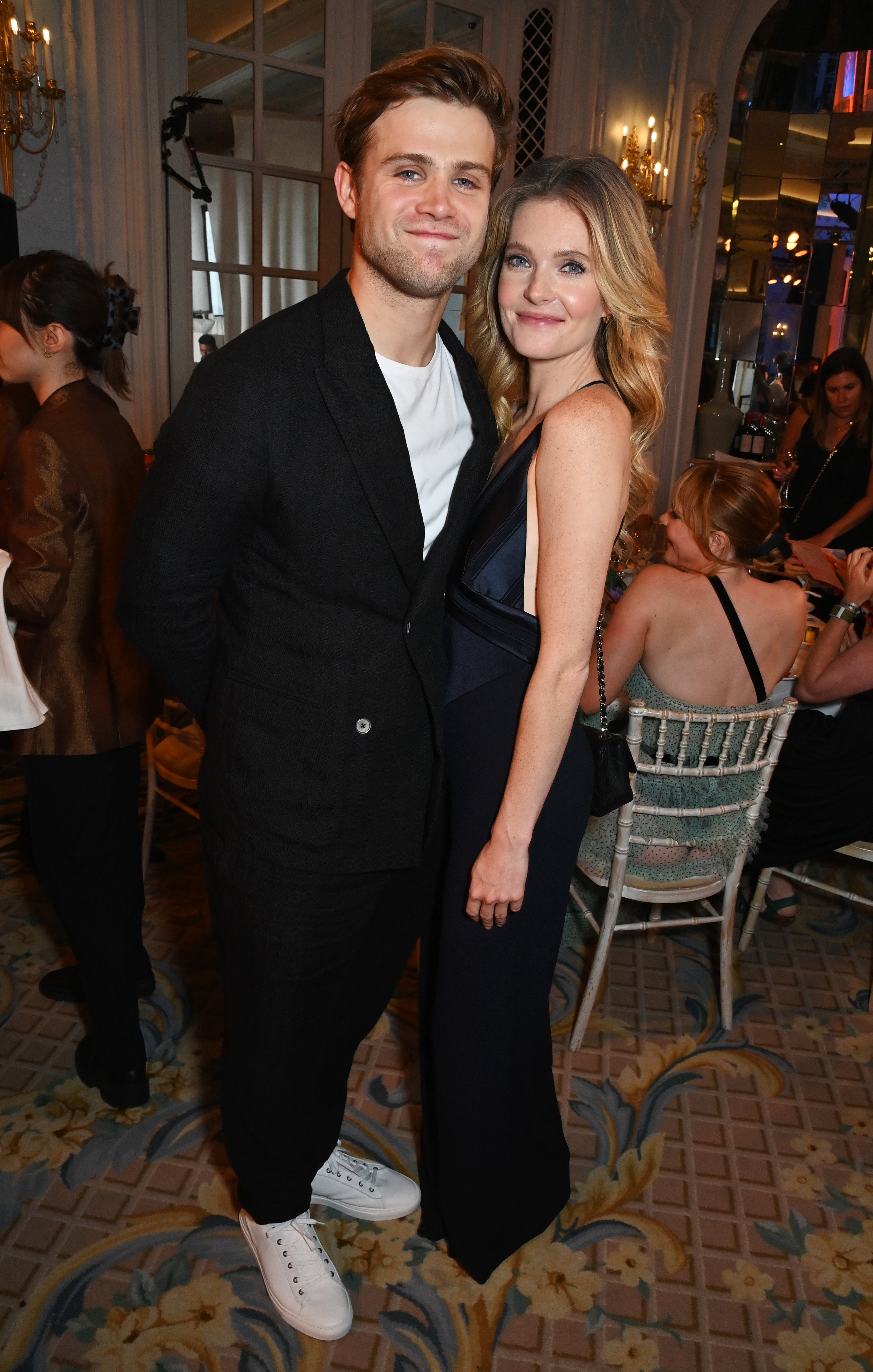Meghann Fahy i Leo Woodall