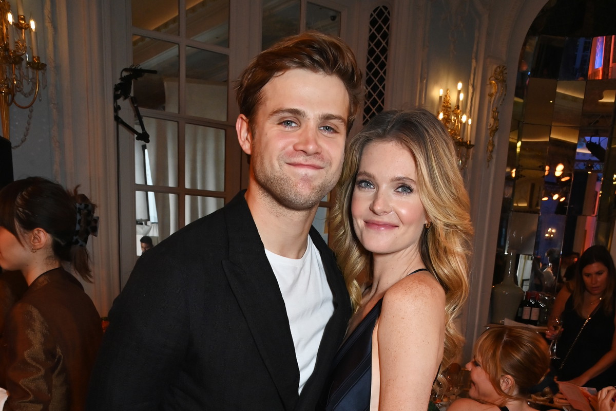 Meghann Fahy i Leo Woodall