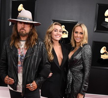 Billy Ray Cyrus, Noah Cyrus, Tish Cyrus, Brandi Cyrus, Miley Cyrus w 2017 roku na Billboard Music Awards