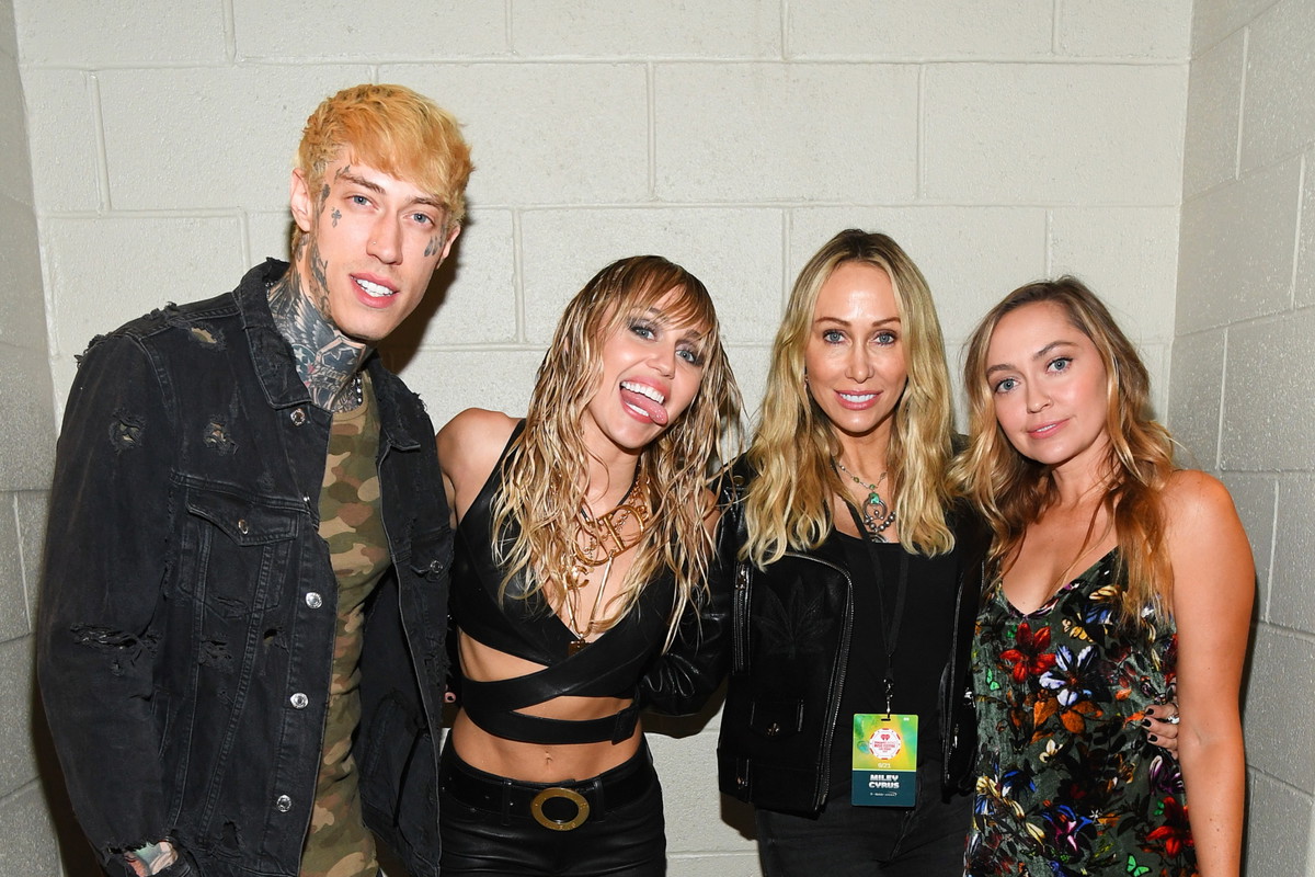 Trace Cyrus, Miley Cyrus, Tish Cyrus, Brandi Cyrus