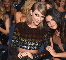 Gwiazdy symbolicznie wspierają Taylor Swift po rozstaniu. Mały gest wiele znaczy