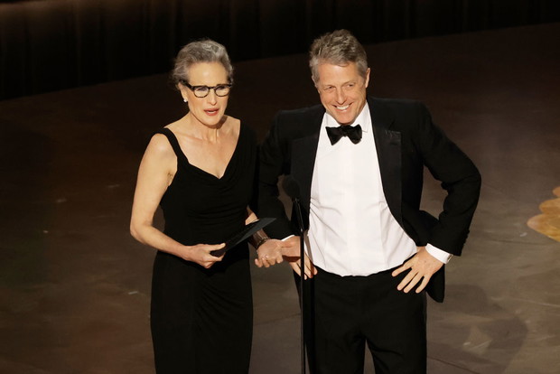 Oscary 2023: Hugh Grant i Andie MacDowell