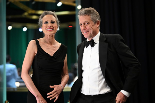 Oscary 2023: Hugh Grant i Andie MacDowell
