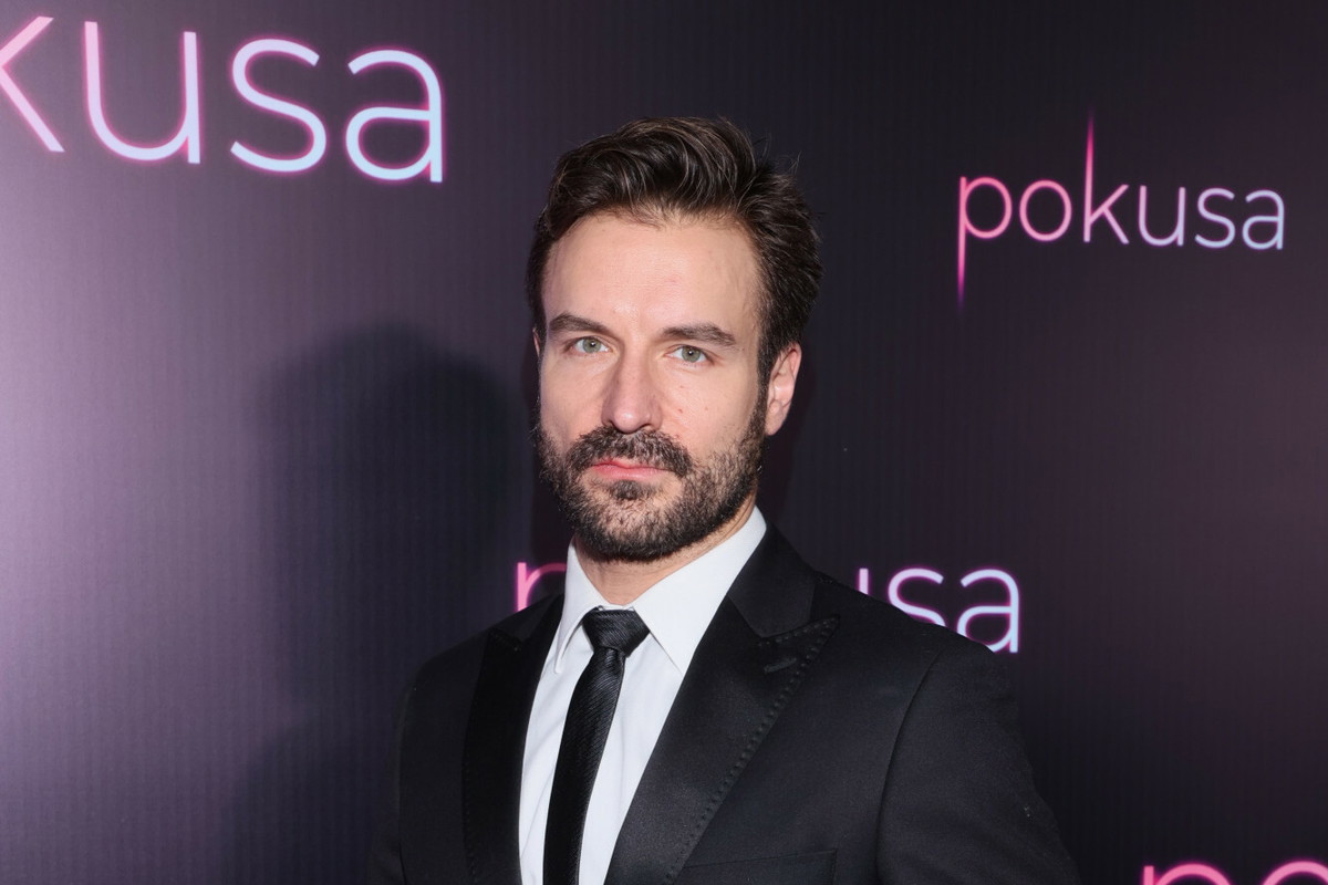 Piotr Stramowski po raz pierwszy na salonach z nową partnerką. Aktor zabrał ukochaną na premierę filmu „Pokusa”