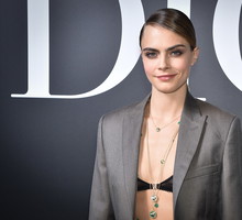 Cara Delevingne przyleciała do Warszawy. Co modelka robi w Polsce?