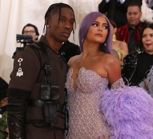 Kylie Jenner ujawniła imię dziecka i kompletnie wszystkich zaskoczyła! Pojawiły się nowe teorie spiskowe