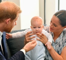 Z okazji urodzin Archiego Meghan Markle udostępniła wideo, na którym czyta mu książeczkę! Nie bez powodu