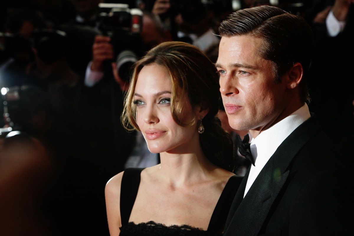 Pozew Angeliny Jolie przeciwko Bradowi Pittowi skupił się na zajściach ze słynnego lotu. Czy aktor znęcał się nad rodziną?