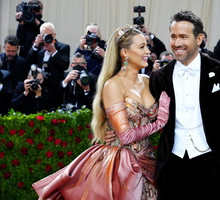 Ryan Reynolds przygotował niespodziankę z okazji 35. urodzin Blake Lively. To prezent dla niej? Czy może bardziej dla nas?