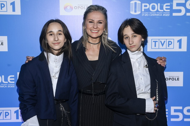 Etiennette Wiśniewska z mamą i siostrą