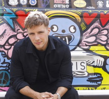 Maciej Musiał na wspólnej kolacji z gwiazdami Netflixa świętuje zakończenie prac nad nowym serialem. „To największa przygoda w moim życiu”