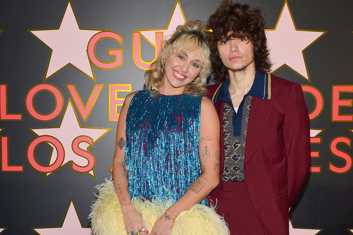 Miley Cyrus i Maxx Morando na pokazie Gucci w listopadzie 2021
