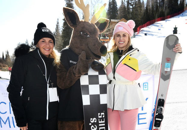 Rebel Wilson i Ramona Agruma, Operation Smile's 10th Annual Park City Ski Challenge Presented By The St. Regis Deer Valley & Deer Valley Resort (2 kwietnia 2022)