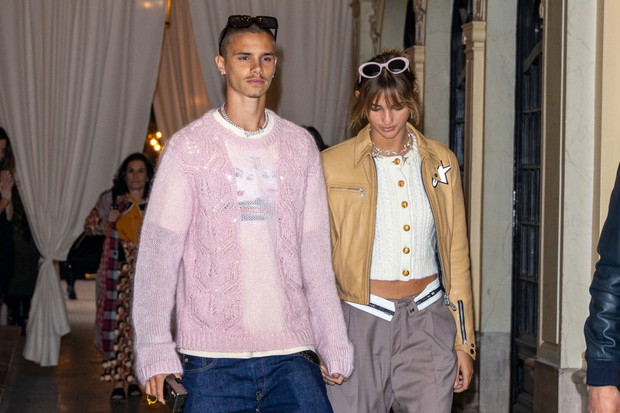 Romeo Beckham i Mia Regan
