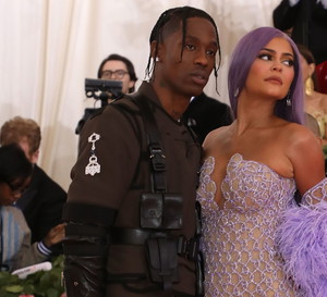Kylie Jenner ujawniła imię dziecka i kompletnie wszystkich zaskoczyła! Pojawiły się nowe teorie spiskowe
