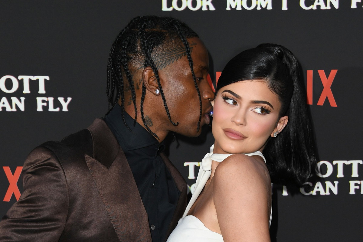 Kylie Jenner i Travis Scott wzięli ślub? Fani i fanki uważają, że zdradził ich jeden szczegół