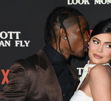 Kylie Jenner i Travis Scott wzięli ślub? Fani i fanki uważają, że zdradził ich jeden szczegół
