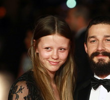 Shia LaBeouf i Mia Goth