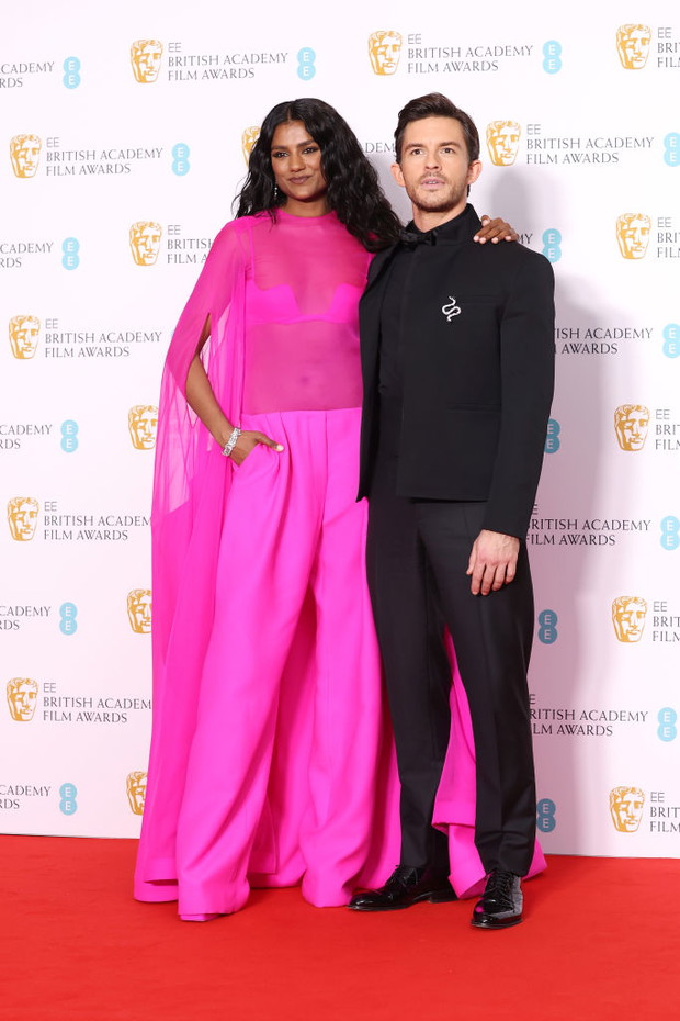 Jonathan Bailey i Simone Ashley