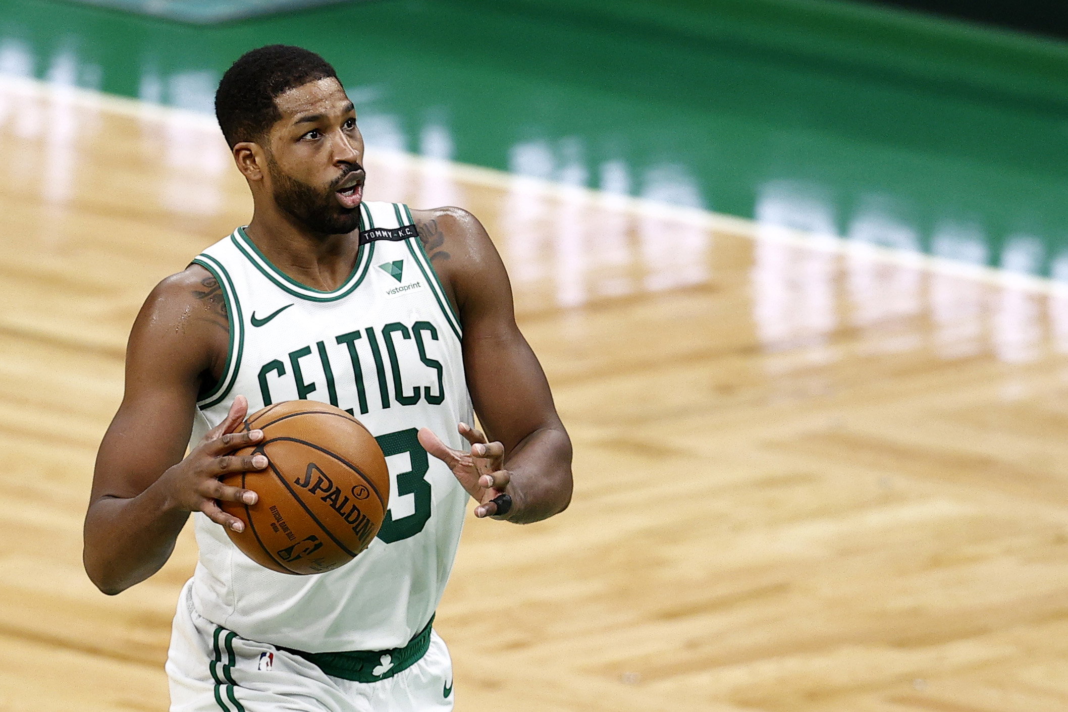 Tristan Thompson zdradził Khloé Kardashian, a teraz został ojcem po raz trzeci. Koszykarz szantażował matkę swojego dziecka!
