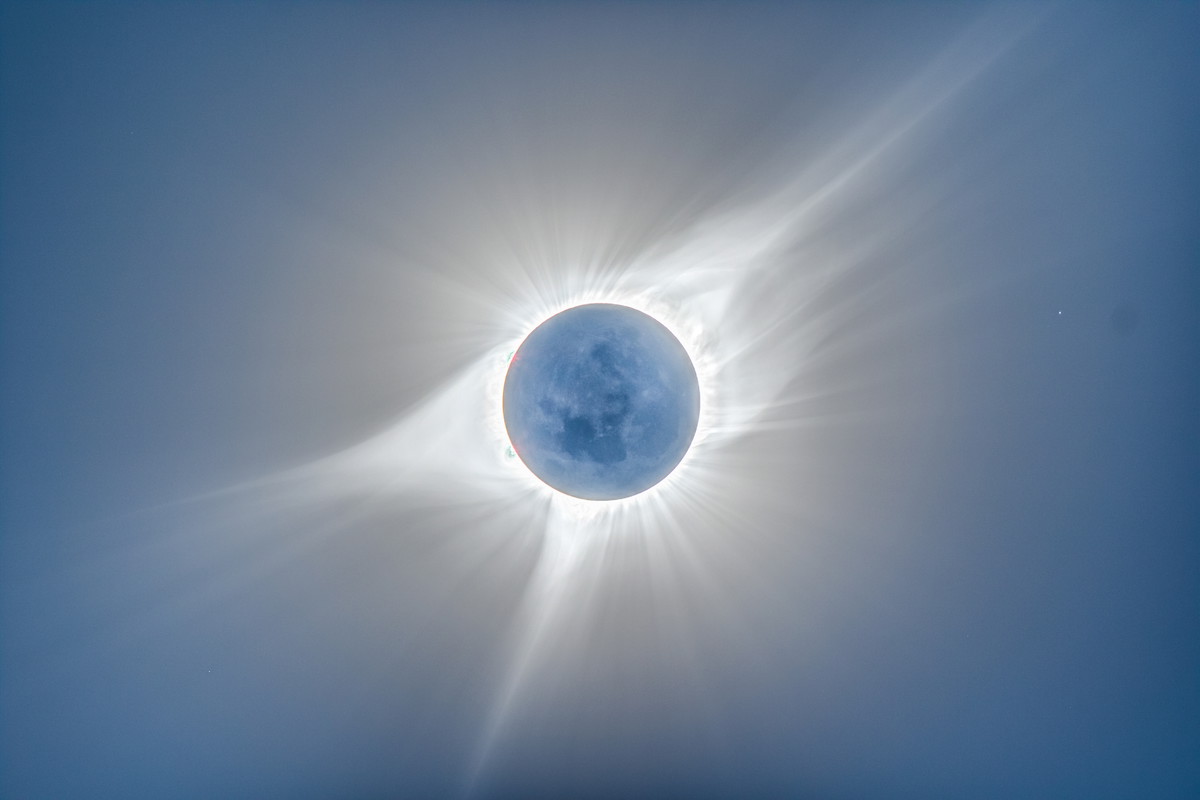 Horoskop tygodniowy na 29 listopada – 5 grudnia 2021 roku dla wszystkich znaków zodiaku. Jak nów księżyca i całkowite zaćmienie słońca wpłynie na twoje życie?