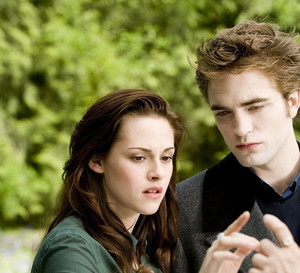 Czy powstanie film „Midnight Sun” i czy zagrają w nim Robert Pattinson oraz Kristen Stewart?