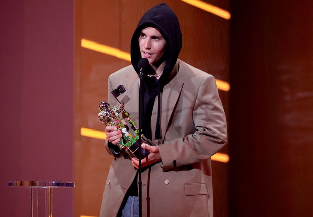 MTV Video Music Awards 2021 – stylizacje gwiazd: Justin Bieber