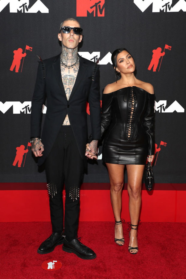 MTV Video Music Awards 2021 – stylizacje gwiazd: Kourtney Kardashian i Travis Baker
