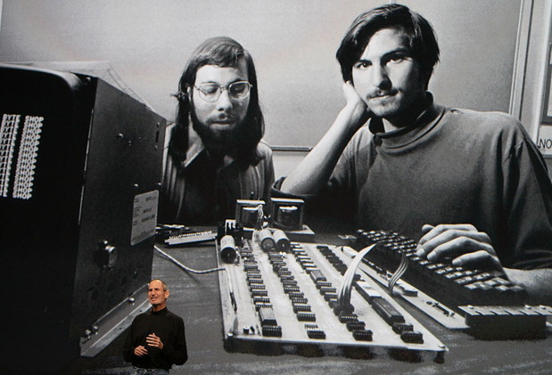 Steve Jobs w młodości (z prawej).