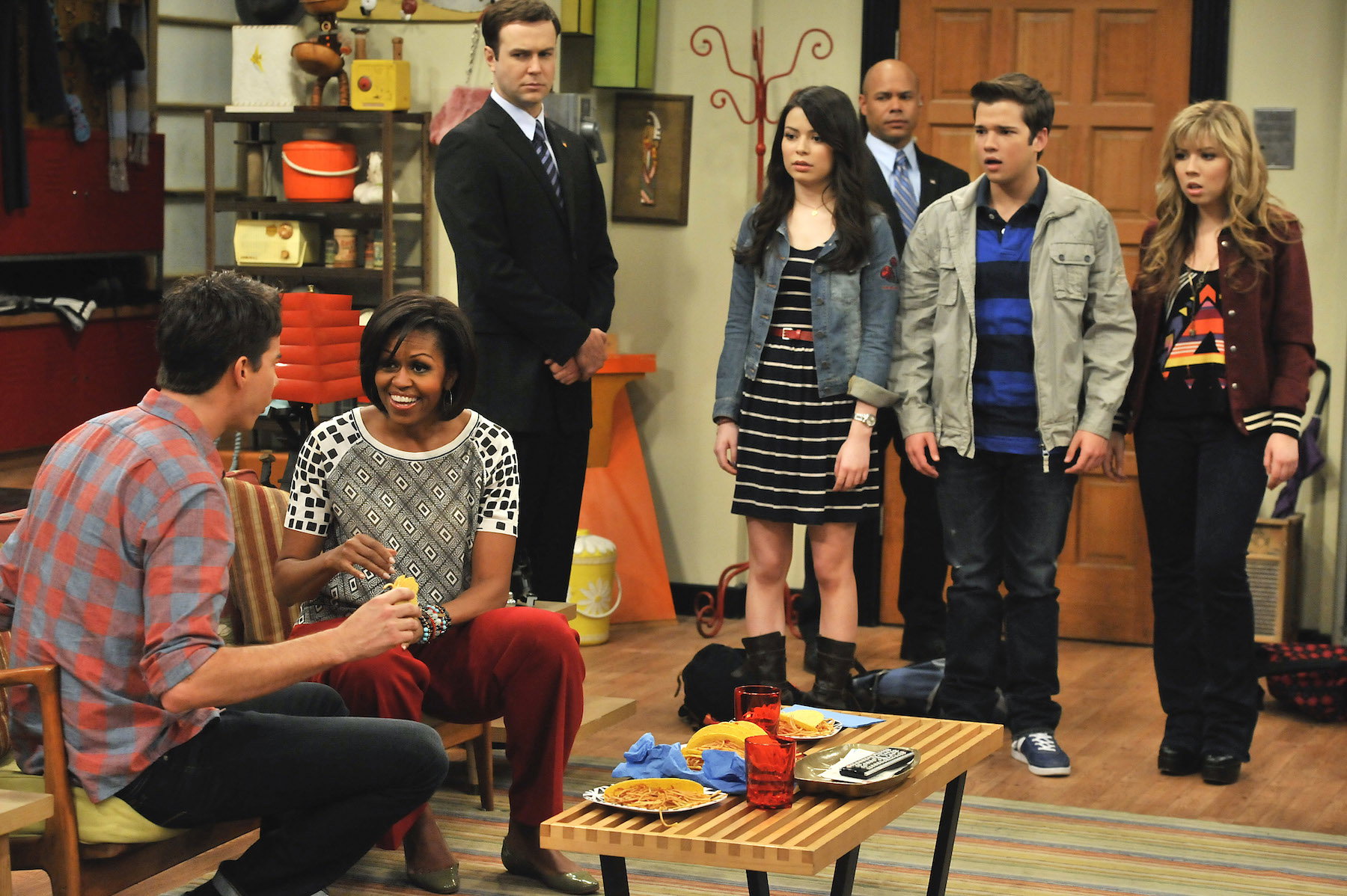 „iCarly” powraca! Kontynuację kultowego serialu z lat 2000. obejrzycie szybciej niż myślicie