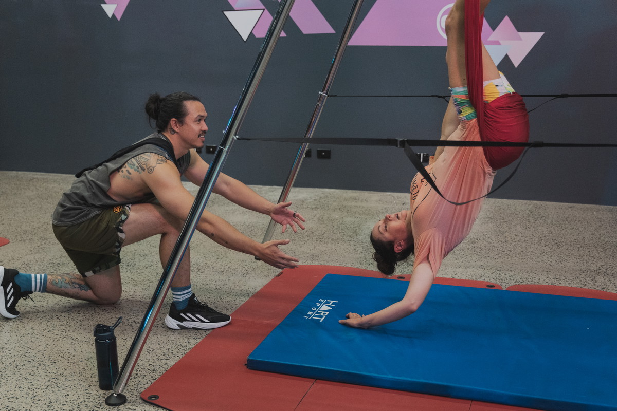 Kadr z serialu "Wellmania" z Celeste Barber