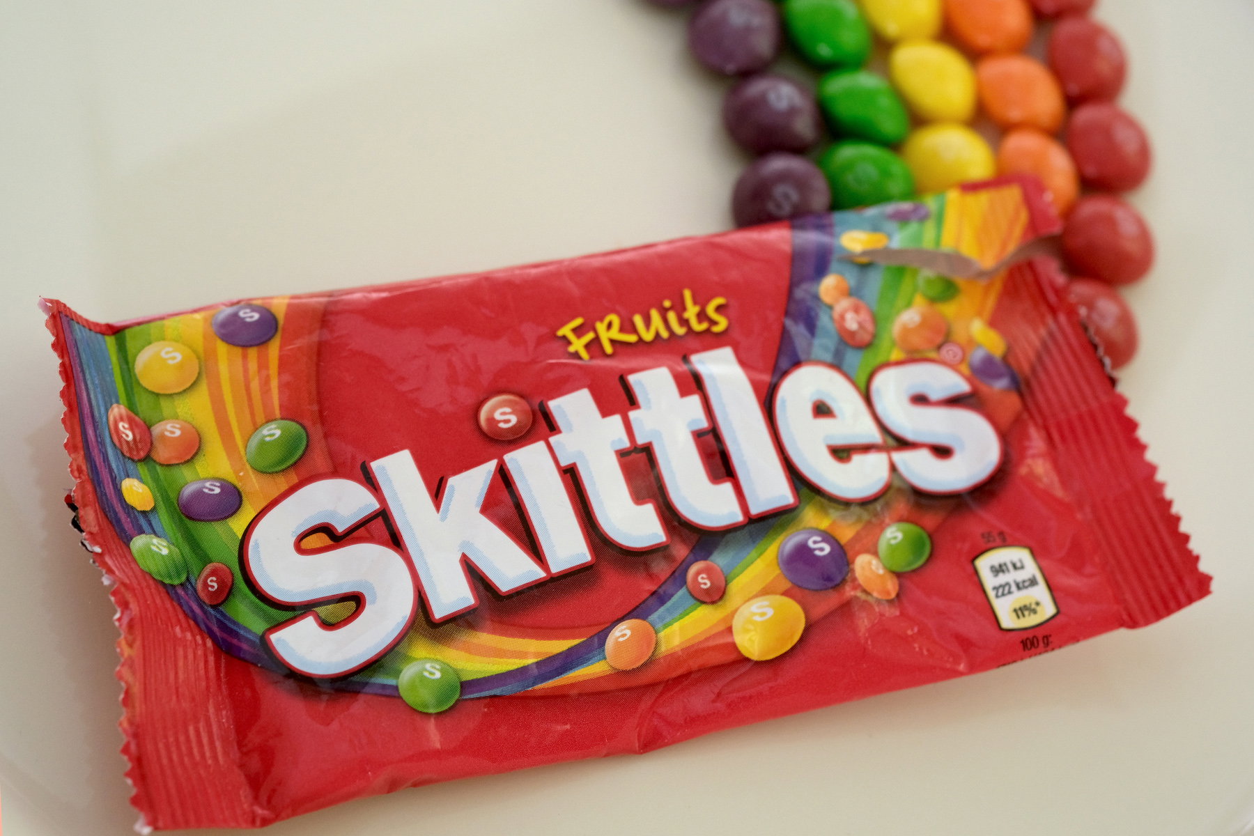 Wasze ulubione słodycze będą miały biodegradowalne opakowania! Na pierwszy rzut idą skittlesy