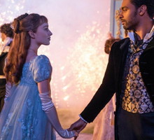 Co Phoebe Dynevor myśli o tym, że Regé-Jean Page odszedł z „Bridgertonów”? Aktorka zabrała głos